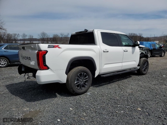2025 Toyota Tundra 4WD SR with VIN 5TFLA5DB0SX246981, listed as a Copart auction lot 52457275 with 8 mi miles and Salvage Title. Bid and sale history available at carsss.com. Image 3.