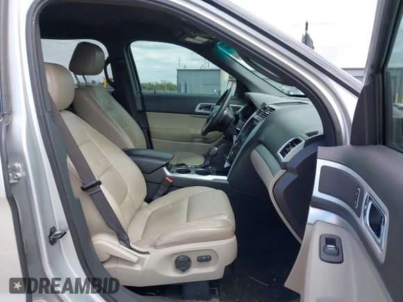2011 Ford Explorer XLT with VIN 1FMHK7D83BGA72354, listed as a IAAI auction lot 41984046 with 205,623 mi miles and . Bid and sale history available at carsss.com. Image 5.