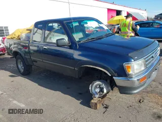 1995 Toyota T100 z VIN JT4VD22E9S0005764, wystawiony jako IAAI lot #41389197 z przebiegiem 309 400 mil mil oraz . Historia ofert i sprzedaży dostępna na DreamBid. Obrazek 1.
