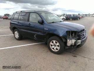 2002 Toyota Highlander with VIN JTEGF21A820061482, listed as a IAAI auction lot 41450883 with 175,821 mi miles. Bid and sale history available at carsss.com. Image 1.