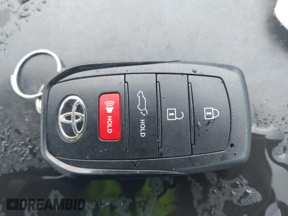 2024 Toyota Prius LE z VIN JTDADABU4R3015000, wystawiony jako IAAI lot #41147221 z przebiegiem 4 411 mil mil oraz . Historia ofert i sprzedaży dostępna na DreamBid. Obrazek 11.