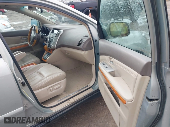 2005 Lexus RX 330 z VIN 2T2HA31U55C064188, wystawiony jako IAAI lot #41806536 z przebiegiem 173 742 mil mil oraz . Historia ofert i sprzedaży dostępna na DreamBid. Obrazek 5.