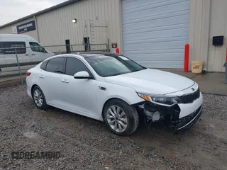 2018 Kia Optima LX z VIN 5XXGT4L3XJG246489, wystawiony jako IAAI lot #42107857 z przebiegiem 76 259 mil mil oraz . Historia ofert i sprzedaży dostępna na DreamBid. Obrazek 1.