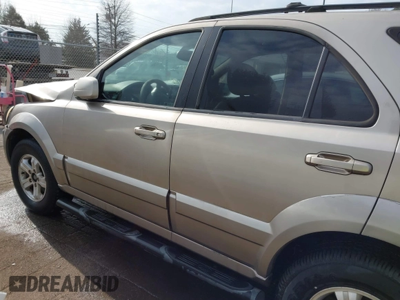 2005 Kia Sorento LX with VIN KNDJD733555359460, listed as a IAAI auction lot 41500228 with 157,649 mi miles. Bid and sale history available at carsss.com. Image 14.