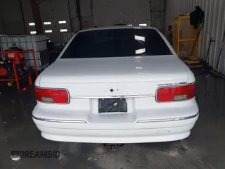 1996 Chevrolet Caprice 1SA Special Value z VIN 1G1BL52P3TR165928, wystawiony jako IAAI lot #41271004 z przebiegiem 130 794 mil mil oraz . Historia ofert i sprzedaży dostępna na DreamBid. Obrazek 16.