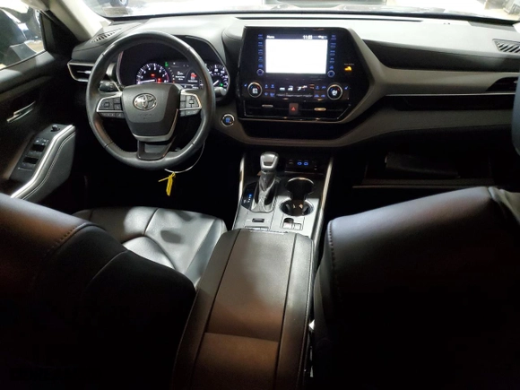 2022 Toyota Highlander XLE with VIN 5TDHZRBH5NS566420, listed as a Copart auction lot 51461485 with 29,420 mi miles and Salvage Title. Bid and sale history available at carsss.com. Image 8.