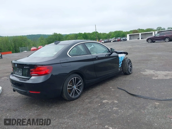 2020 BMW 2 Series 230i xDrive z VIN WBA2J3C02L7E63806, wystawiony jako IAAI lot #42270821 z przebiegiem 28 277 mil mil oraz . Historia ofert i sprzedaży dostępna na DreamBid. Obrazek 4.