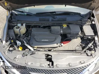 2017 Chrysler Pacifica Limited with VIN 2C4RC1GGXHR679820, listed as a Copart auction lot 60559165 with 68,425 mi miles and Salvage title. Bid and sale history available at DreamBid. Image 12.