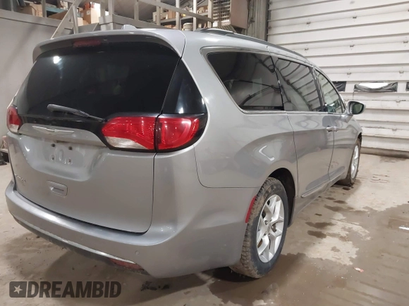 2017 Chrysler Pacifica Touring L with VIN 2C4RC1BG7HR831320, listed as a IAAI auction lot 41805697 with 137,743 mi miles and . Bid and sale history available at DreamBid. Image 4.