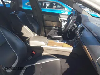 2015 Jaguar XF V6 Portfolio with VIN SAJWA0F7XF8U64372, listed as a IAAI auction lot 41352544 with 62,307 mi miles. Bid and sale history available at carsss.com. Image 5.