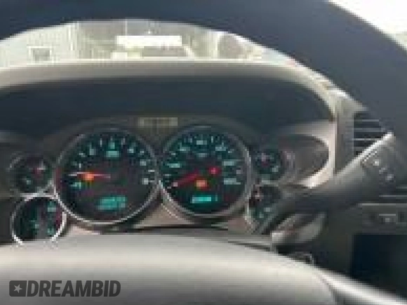 2011 GMC Sierra 2500HD Work Truck z VIN 1GT22ZCGXBZ435266, wystawiony jako IAAI lot #42532692 z przebiegiem 222 069 mil mil oraz . Historia ofert i sprzedaży dostępna na DreamBid. Obrazek 48.