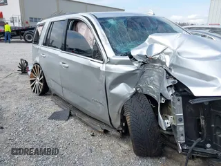 2020 Chevrolet Tahoe LT z VIN 1GNSCBKC8LR221971, wystawiony jako IAAI lot #41455932 z przebiegiem Nie podano mil oraz . Historia ofert i sprzedaży dostępna na DreamBid. Obrazek 6.