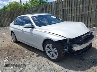 2017 BMW 3 Series 330e z VIN WBA8E1C53HK895336, wystawiony jako IAAI lot #42189989 z przebiegiem 112 023 mil mil oraz . Historia ofert i sprzedaży dostępna na DreamBid. Obrazek 1.