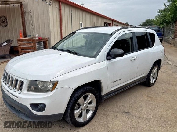 2016 Jeep Compass Sport z VIN 1C4NJCBA3GD568160, wystawiony jako Copart lot #63929375 z przebiegiem 177 406 mil mil oraz Czysty tytuł • Clean title. Historia ofert i sprzedaży dostępna na DreamBid. Obrazek 2.