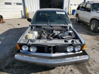 1982 BMW 3 Series z VIN WBAAG3307C8378560, wystawiony jako Copart lot #42520375 z przebiegiem 83 004 mil mil oraz Tytuł czysty. Historia ofert i sprzedaży dostępna na DreamBid. Obrazek 5.