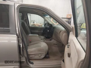 2002 Ford Explorer XLT z VIN 1FMZU73K92ZC68685, wystawiony jako IAAI lot #42710648 z przebiegiem 223 924 mil mil oraz . Historia ofert i sprzedaży dostępna na DreamBid. Obrazek 5.