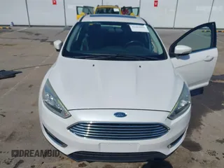 2016 Ford Focus Titanium z VIN 1FADP3J23GL358772, wystawiony jako IAAI lot #42103694 z przebiegiem 85 290 mil mil oraz . Historia ofert i sprzedaży dostępna na DreamBid. Obrazek 6.