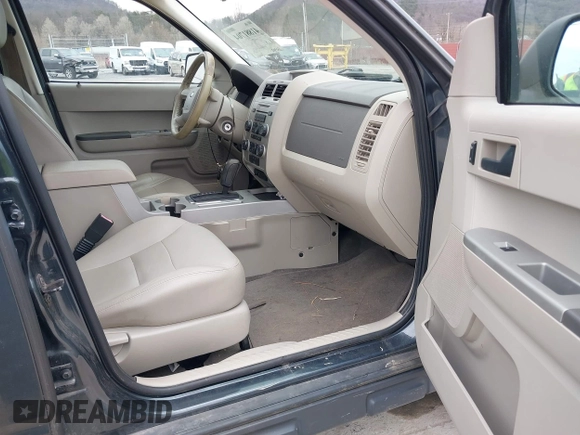 2008 Ford Escape XLT with VIN 1FMCU93138KE30644, listed as a IAAI auction lot 41881704 with 120,402 mi miles. Bid and sale history available at carsss.com. Image 5.