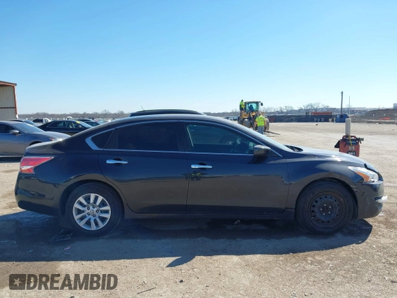 2014 Nissan Altima 2.5 S with VIN 1N4AL3AP3EN390472, listed as a IAAI auction lot 41666494 with 82,619 mi miles. Bid and sale history available at carsss.com. Image 13.