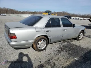 1995 Mercedes-Benz E Class with VIN WDBEB31EXSC271336, listed as a Copart auction lot 45248255 with 200,962 mi miles and Clean Title. Bid and sale history available at carsss.com. Image 3.