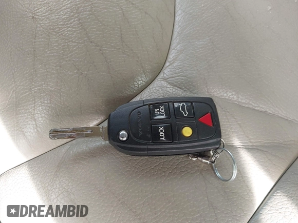 2006 Volvo V70 2.4L with VIN YV1SW612962574792, listed as a IAAI auction lot 42187150 with 124,636 mi miles and . Bid and sale history available at DreamBid. Image 11.