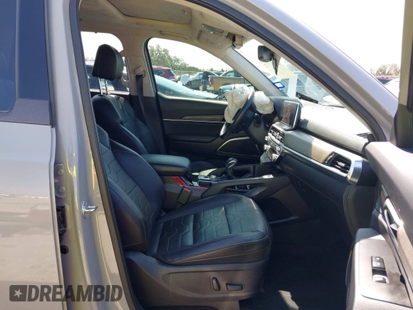 2022 Kia Telluride SX with VIN 5XYP5DHC9NG289323, listed as a IAAI auction lot 41796402 with 50,923 mi miles and . Bid and sale history available at DreamBid. Image 5.