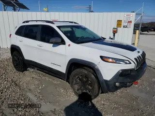 2018 Jeep Cherokee Trailhawk with VIN 1C4PJMBX0JD619737, listed as a Copart auction lot 46181354 with 117,381 mi miles and Clean Title. Bid and sale history available at carsss.com. Image 4.