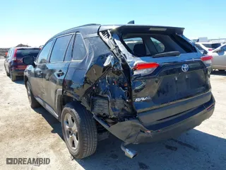 2019 Toyota RAV4 XLE with VIN JTMW1RFV5KD512086, listed as a IAAI auction lot 41695649 with 100,172 mi miles. Bid and sale history available at carsss.com. Image 3.