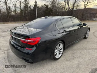 2017 BMW 7 Series ALPINA B7 xDrive z VIN WBA7F2C51HG421516, wystawiony jako Copart lot #61215705 z przebiegiem 87 765 mil mil oraz Czysty tytuł • Clean title. Historia ofert i sprzedaży dostępna na DreamBid. Obrazek 4.