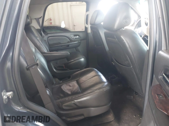 2008 GMC Yukon Denali z VIN 1GKFK638X8J140043, wystawiony jako IAAI lot #42039660 z przebiegiem 199 081 mil mil oraz . Historia ofert i sprzedaży dostępna na DreamBid. Obrazek 8.