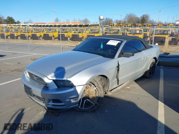 2014 Ford Mustang V6 с VIN 1ZVBP8EM8E5264833, выставлен на аукционе IAAI как лот 41399611 с пробегом 184 439 миль миль и . История ставок и продаж доступна на DreamBid. Изображение 17.