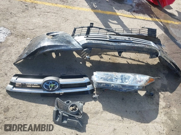 2018 Toyota Highlander SE with VIN 5TDJZRFH0JS533976, listed as a IAAI auction lot 41820619 with 131,015 mi miles and . Bid and sale history available at DreamBid. Image 12.