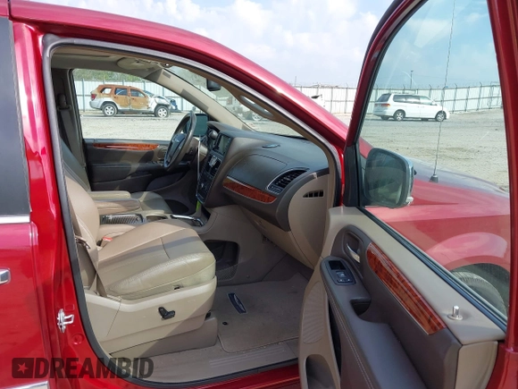 2016 Chrysler Town & Country Touring-L with VIN 2C4RC1CG7GR221690, listed as a IAAI auction lot 42038763 with 188,184 mi miles. Bid and sale history available at carsss.com. Image 5.