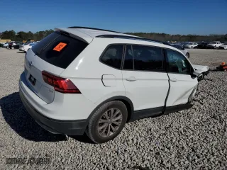 2018 Volkswagen Tiguan S with VIN 3VV1B7AX1JM109375, listed as a Copart auction lot 85322684 with 0 mi miles and Salvage Title. Bid and sale history available at carsss.com. Image 3.