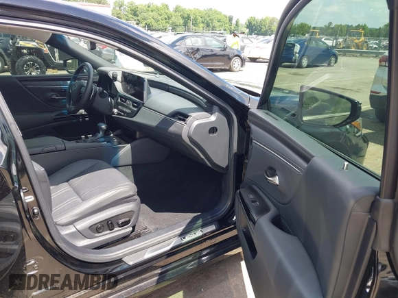 2024 Lexus ES 350 Luxury z VIN 58AEZ1B15RU180643, wystawiony jako IAAI lot #42296720 z przebiegiem 19 457 mil mil oraz . Historia ofert i sprzedaży dostępna na DreamBid. Obrazek 5.