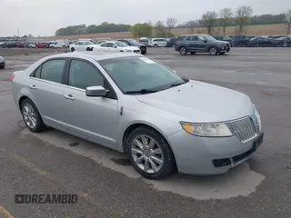 2010 Lincoln MKZ z VIN 3LNHL2JCXAR616526, wystawiony jako IAAI lot #42162094 z przebiegiem 160 010 mil mil oraz . Historia ofert i sprzedaży dostępna na DreamBid. Obrazek 1.