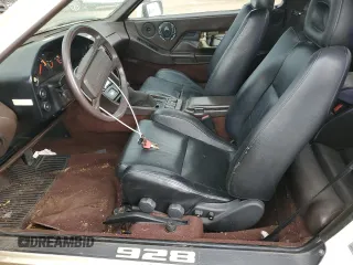 1984 Porsche 928 z VIN WP0JB0921ES860293, wystawiony jako Copart lot #70132694 z przebiegiem 134 907 mil mil oraz Tytuł czysty. Historia ofert i sprzedaży dostępna na DreamBid. Obrazek 8.