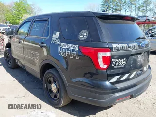 2018 Ford Police Interceptor Utility z VIN 1FM5K8AR9JGC17739, wystawiony jako IAAI lot #42134465 z przebiegiem 134 939 mil mil oraz . Historia ofert i sprzedaży dostępna na DreamBid. Obrazek 3.