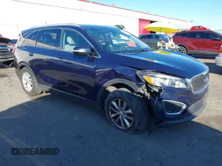 2017 Kia Sorento LX z VIN 5XYPG4A54HG311769, wystawiony jako IAAI lot #41483969 z przebiegiem 134 748 mil mil oraz . Historia ofert i sprzedaży dostępna na DreamBid. Obrazek 1.
