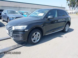 2018 Audi Q5 Premium z VIN WA1ANAFY1J2234527, wystawiony jako IAAI lot #42283442 z przebiegiem 62 767 mil mil oraz . Historia ofert i sprzedaży dostępna na DreamBid. Obrazek 2.