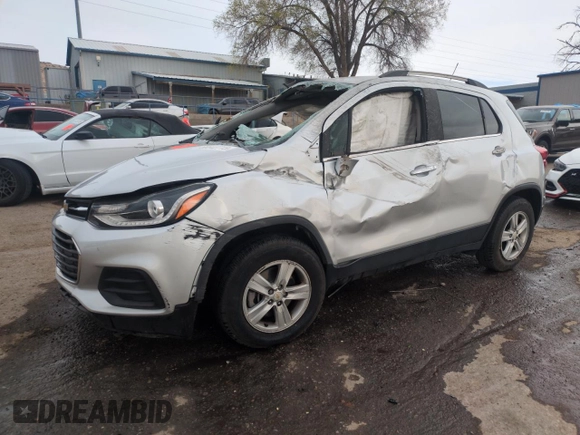 2019 Chevrolet Trax LT z VIN KL7CJLSBXKB869932, wystawiony jako Copart lot #50642715 z przebiegiem Nie podano mil oraz Szkoda całkowita • Salvage title. Historia ofert i sprzedaży dostępna na DreamBid. Obrazek 1.