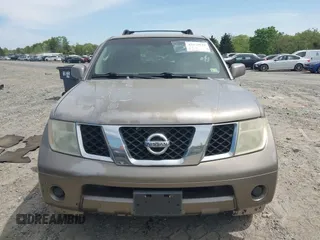 2006 Nissan Pathfinder SE z VIN 5N1AR18W56C642984, wystawiony jako IAAI lot #42063835 z przebiegiem 158 685 mil mil oraz . Historia ofert i sprzedaży dostępna na DreamBid. Obrazek 6.