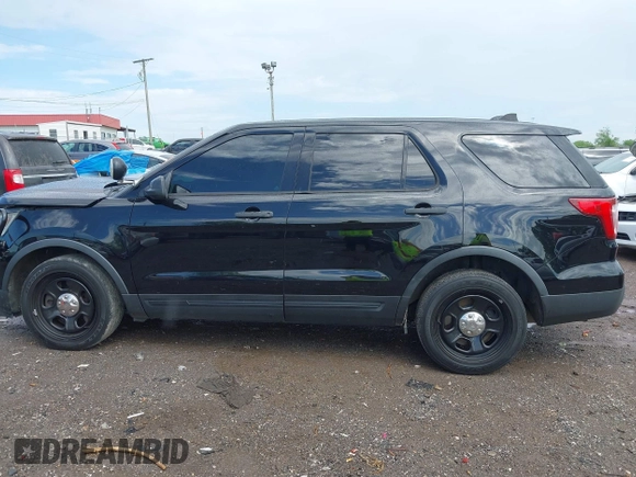 2016 Ford Police Interceptor Utility z VIN 1FM5K8AR8GGC35822, wystawiony jako IAAI lot #42091991 z przebiegiem 221 812 mil mil oraz . Historia ofert i sprzedaży dostępna na DreamBid. Obrazek 14.