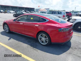 2013 Tesla Model S с VIN 5YJSA1CN9DFP09973, выставлен на аукционе IAAI как лот 42724026 с пробегом 61 546 миль миль и . История ставок и продаж доступна на DreamBid. Изображение 3.
