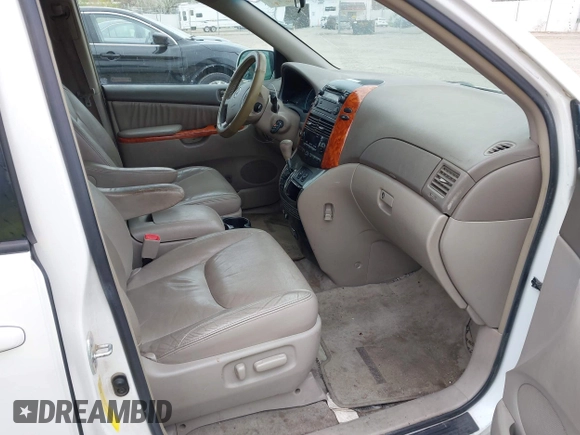 2007 Toyota Sienna XLE with VIN 5TDZK22C57S081282, listed as a IAAI auction lot 42154188 with 245,815 mi miles. Bid and sale history available at carsss.com. Image 5.