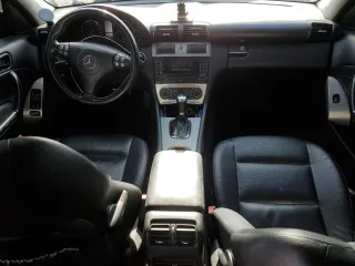 2006 Mercedes-Benz C 230 Sport z VIN WDBRF52H76F817671, wystawiony jako Copart lot #61482065 z przebiegiem 135 901 mil mil oraz Szkoda całkowita • Salvage title. Historia ofert i sprzedaży dostępna na DreamBid. Obrazek 8.