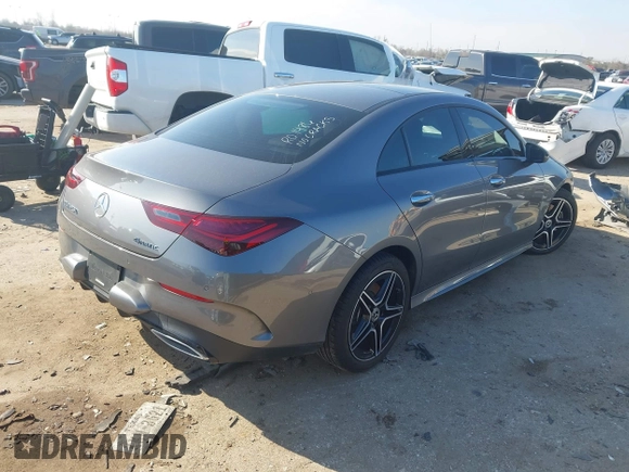 2024 Mercedes-Benz CLA 250 z VIN W1K5J4HB4RN461367, wystawiony jako IAAI lot #41590994 z przebiegiem 6 251 mil mil oraz . Historia ofert i sprzedaży dostępna na DreamBid. Obrazek 4.