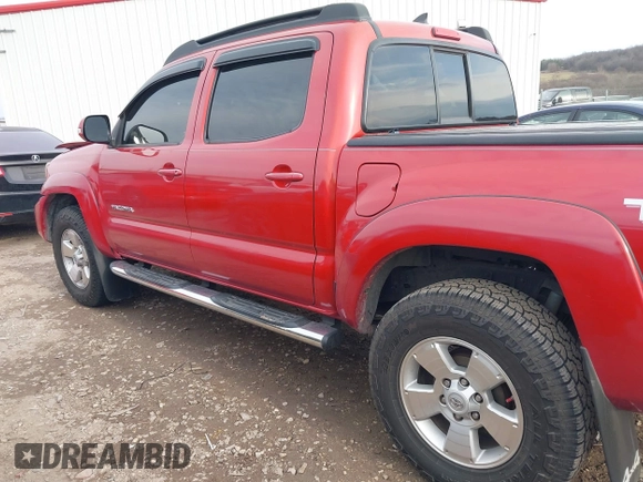 2015 Toyota Tacoma with VIN 3TMLU4EN8FM189953, listed as a IAAI auction lot 41584110 with 126,833 mi miles and . Bid and sale history available at DreamBid. Image 15.