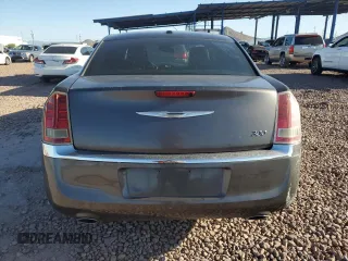 2014 Chrysler 300 z VIN 2C3CCAAG7EH255371, wystawiony jako Copart lot #54427245 z przebiegiem 166 049 mil mil oraz Szkoda całkowita • Salvage title. Historia ofert i sprzedaży dostępna na DreamBid. Obrazek 6.