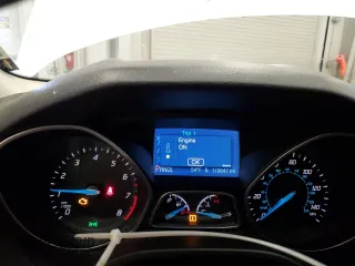2013 Ford Focus SE z VIN 1FADP3F25DL309061, wystawiony jako Copart lot #55157285 z przebiegiem 170 647 mil mil oraz Nie do naprawy • Non repairable. Historia ofert i sprzedaży dostępna na DreamBid. Obrazek 9.
